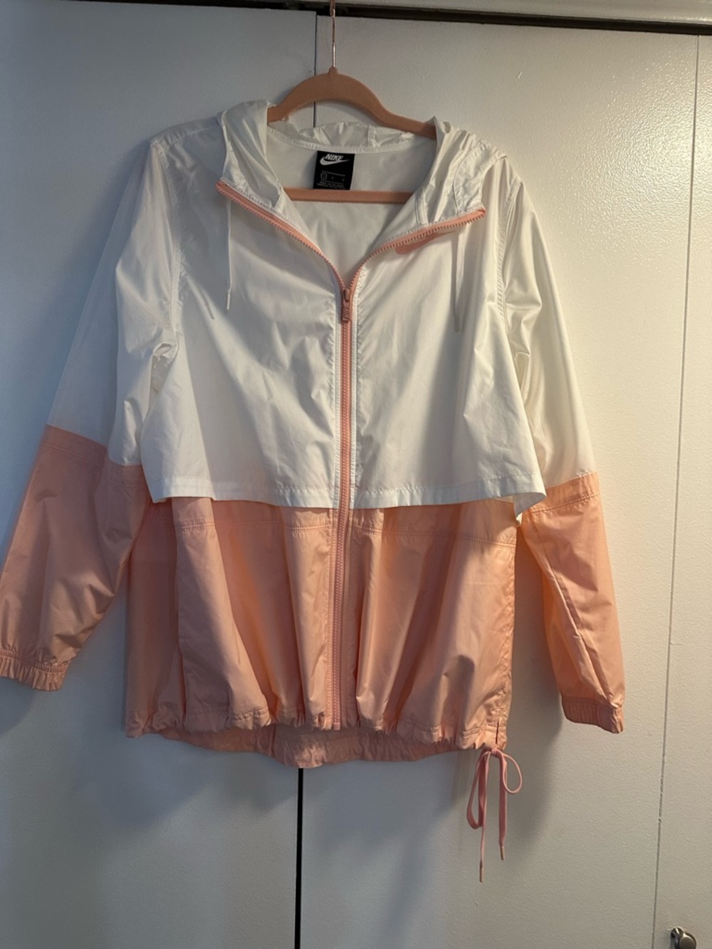 Nike Women’s White & Peach Two-Tone Utility Windbreaker Jacket